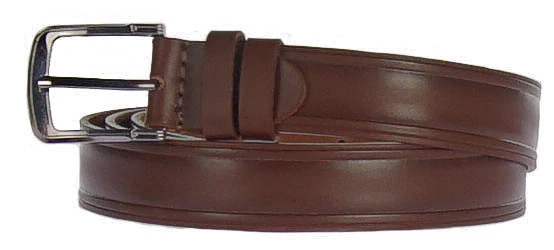 3 cm széles egész bőr, hosszában nyomott barna színű 125 cm hosszú öv Gaston